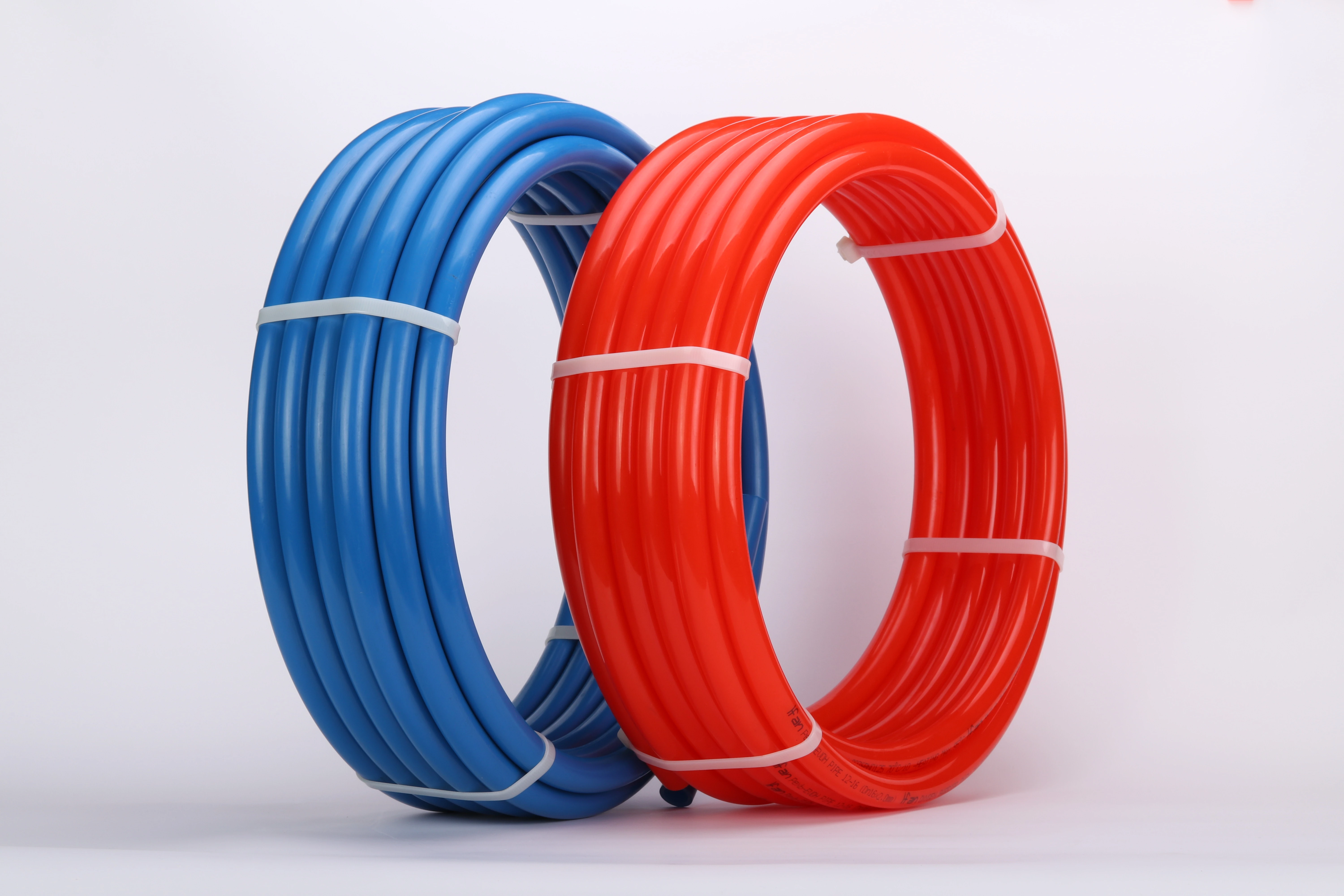 Oxygen-barrier vs non-barrier PEX pipe for heating and plumbing applications