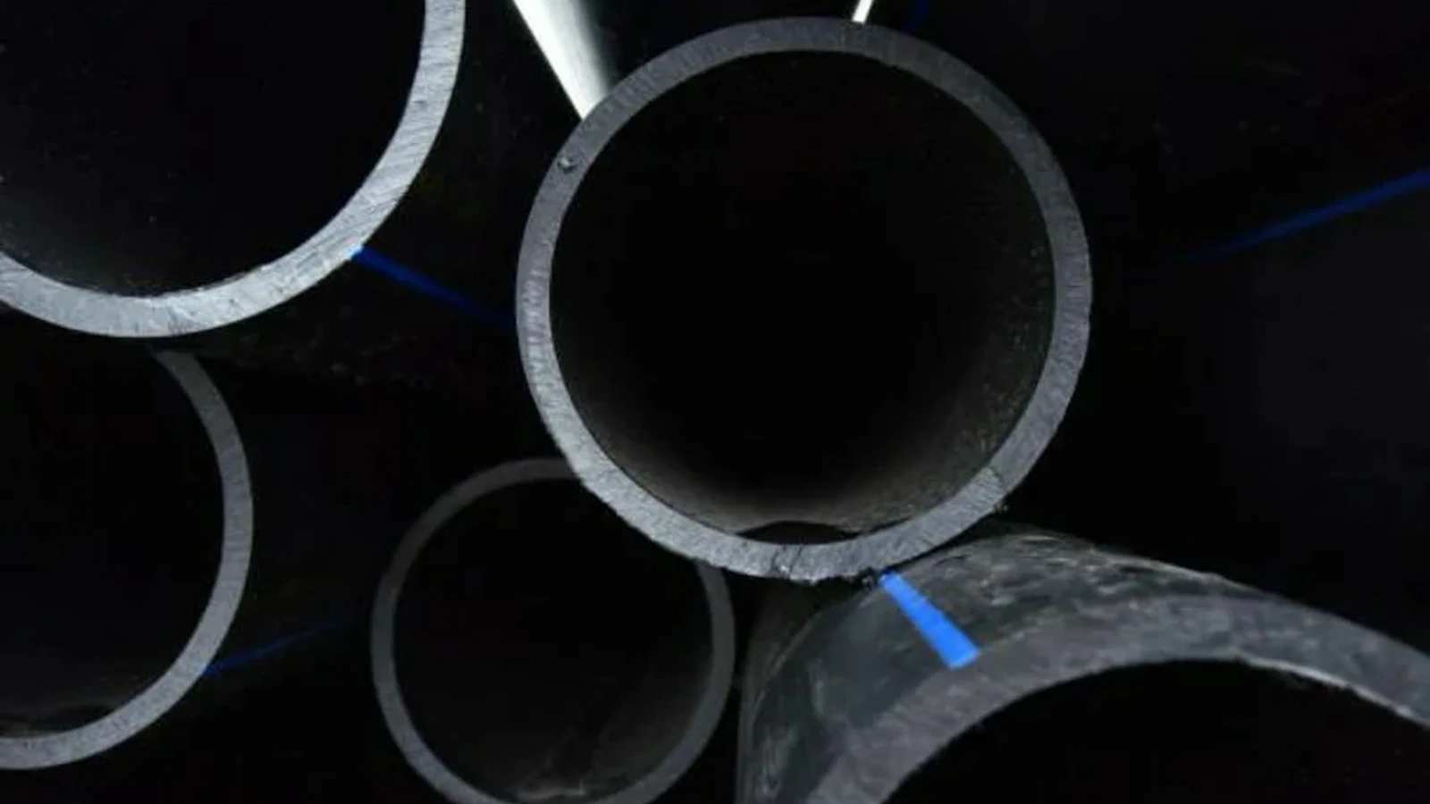 Generic black PE pipe ends; no borehole product or load rating is shown